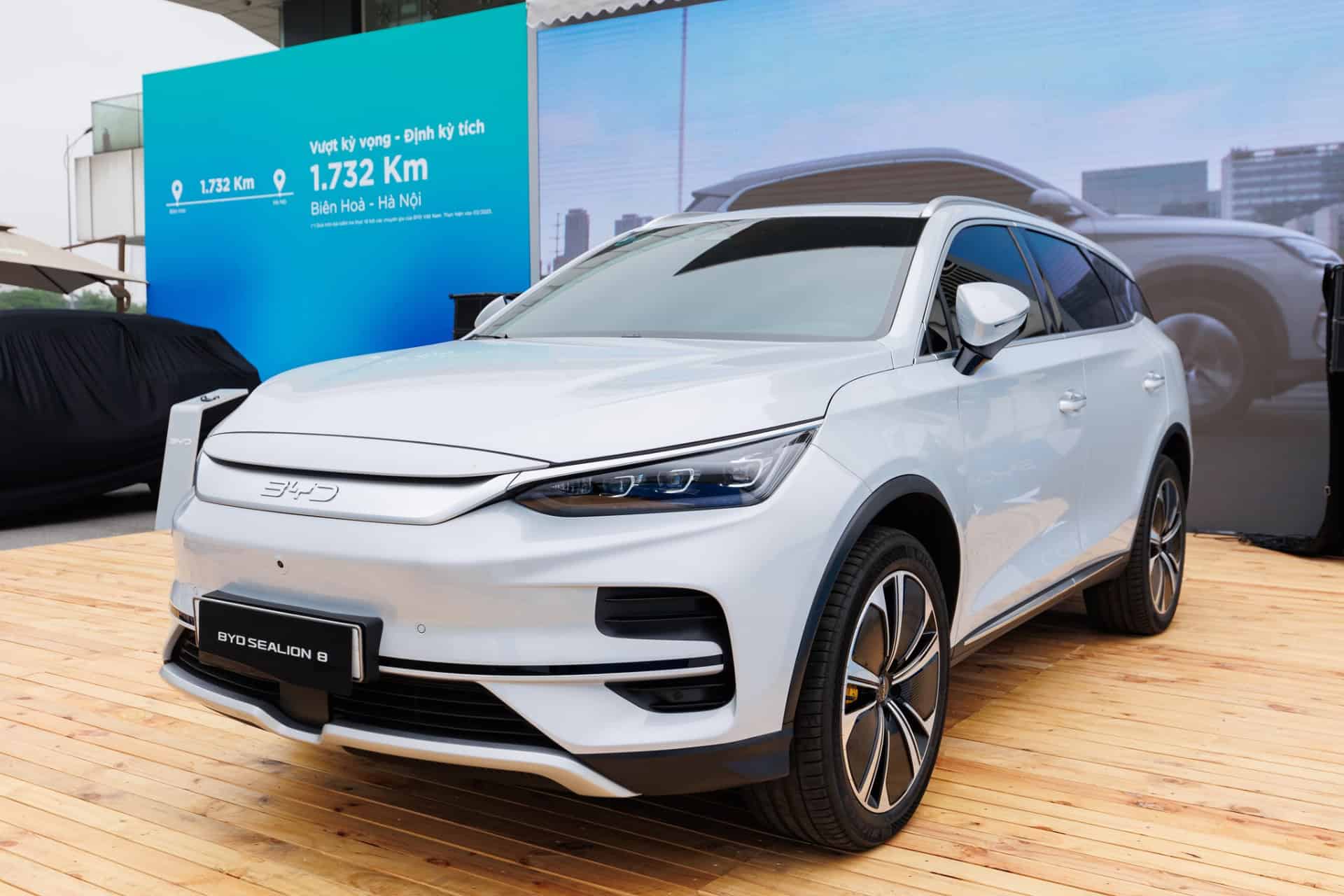 Phần đầu xe BYD Sealion 8