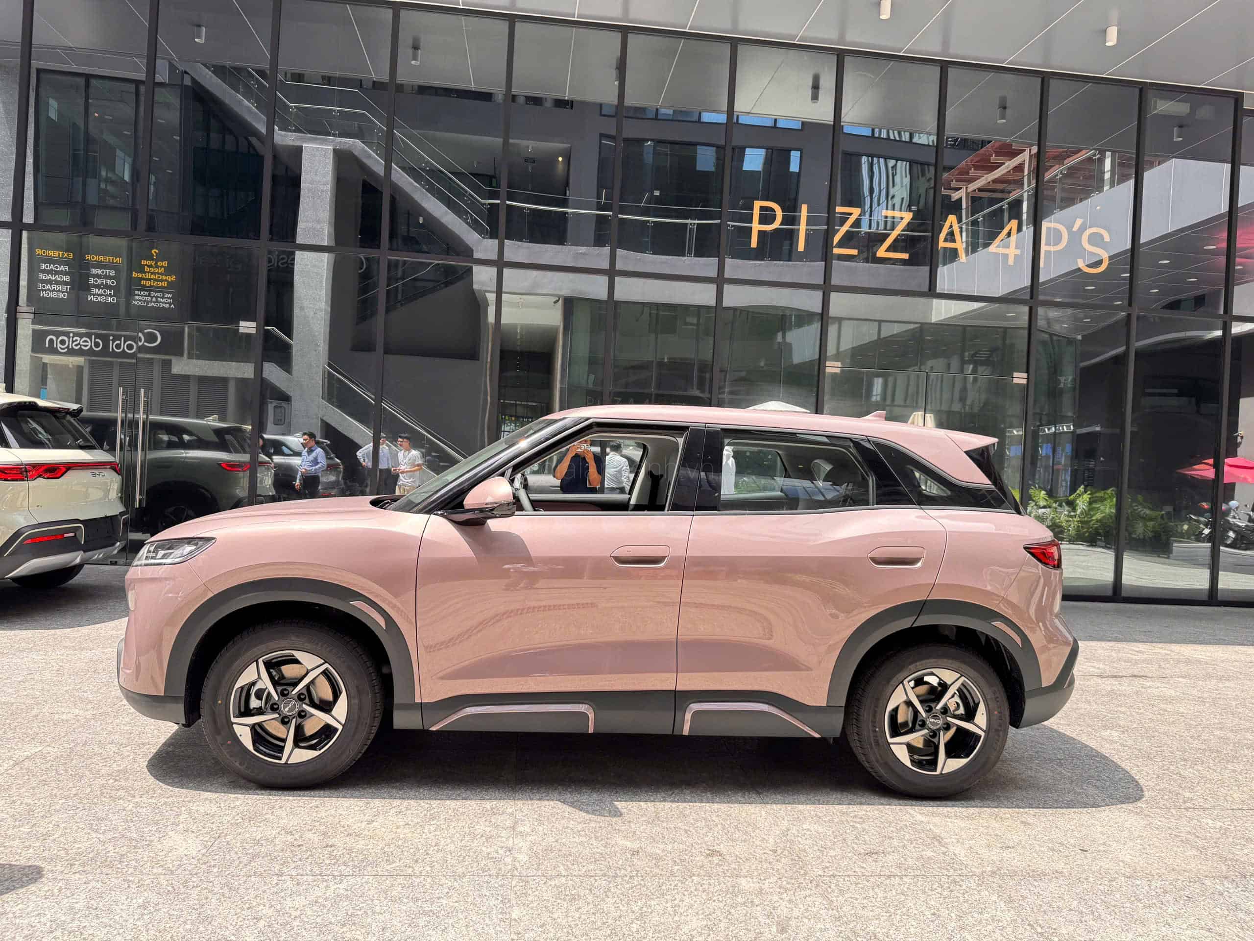 Mặt bên byd atto 2